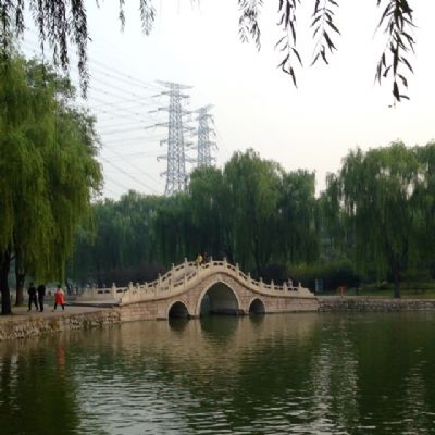 北京兴隆公园铁锁桥